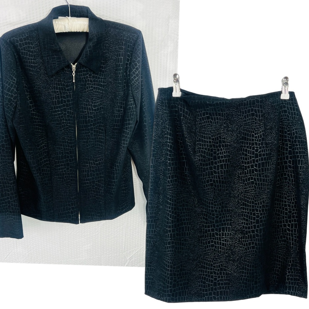 Women's Vintage I.N Studio Black skirt Suit office work size 6 Snake Skin Print